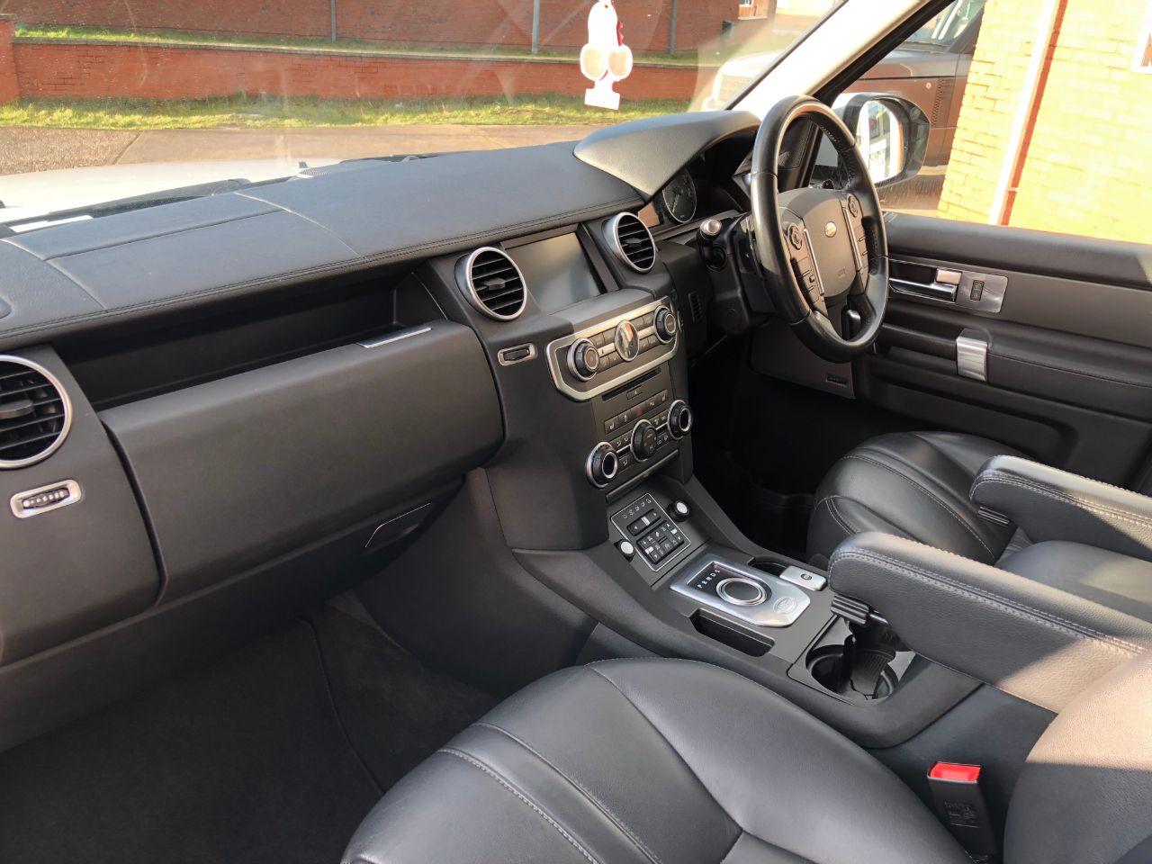 Land Rover Discovery 3.0 SE Commercial SDV6 Auto Panel Van Diesel Glacier White Metallic