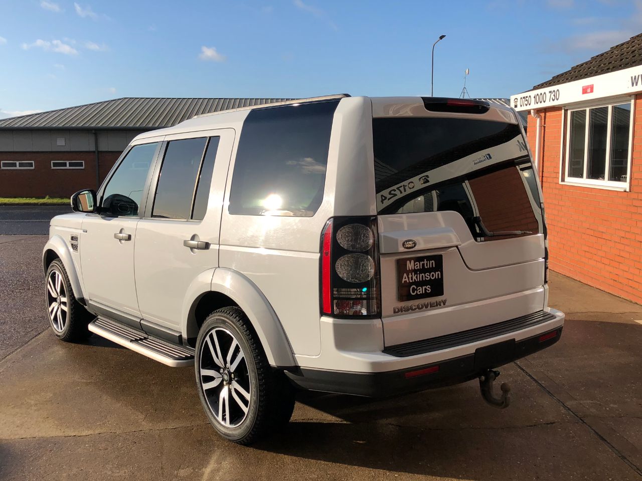 Land Rover Discovery 3.0 SE Commercial SDV6 Auto Panel Van Diesel Glacier White Metallic