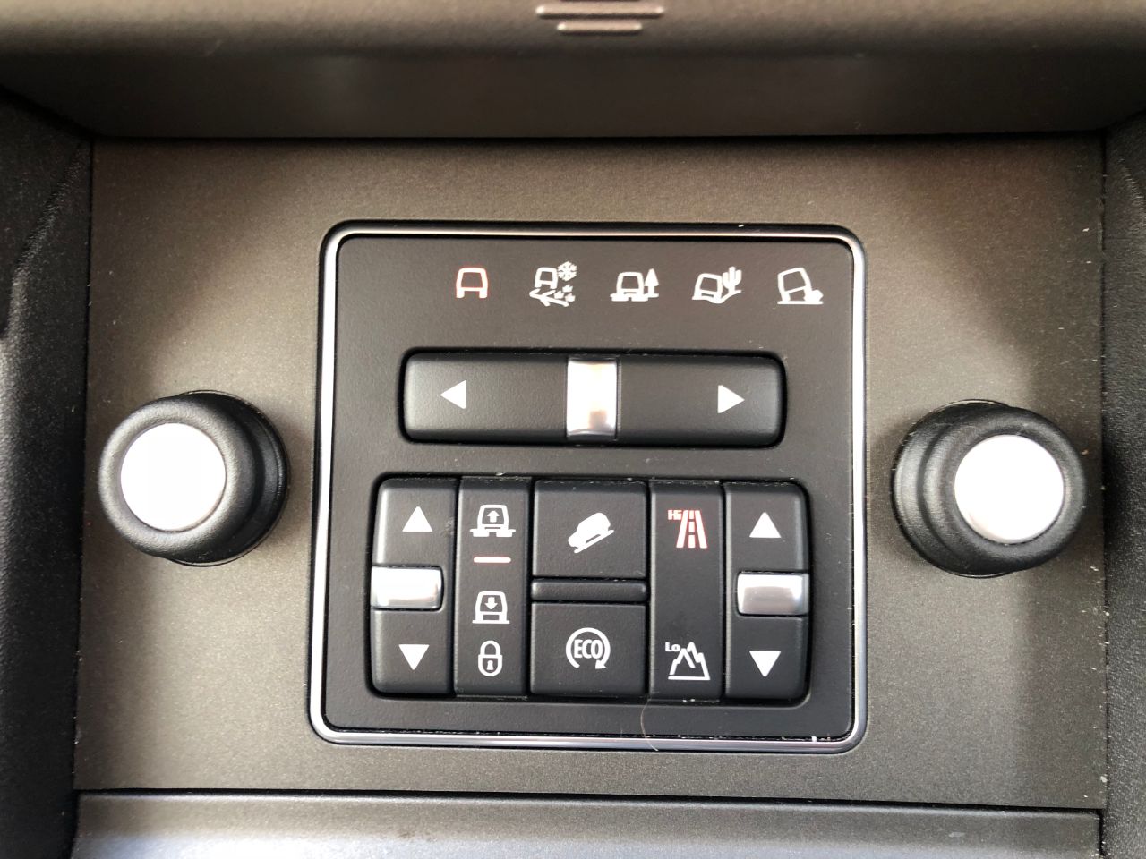 Land Rover Discovery 3.0 SE Commercial SDV6 Auto Panel Van Diesel Glacier White Metallic