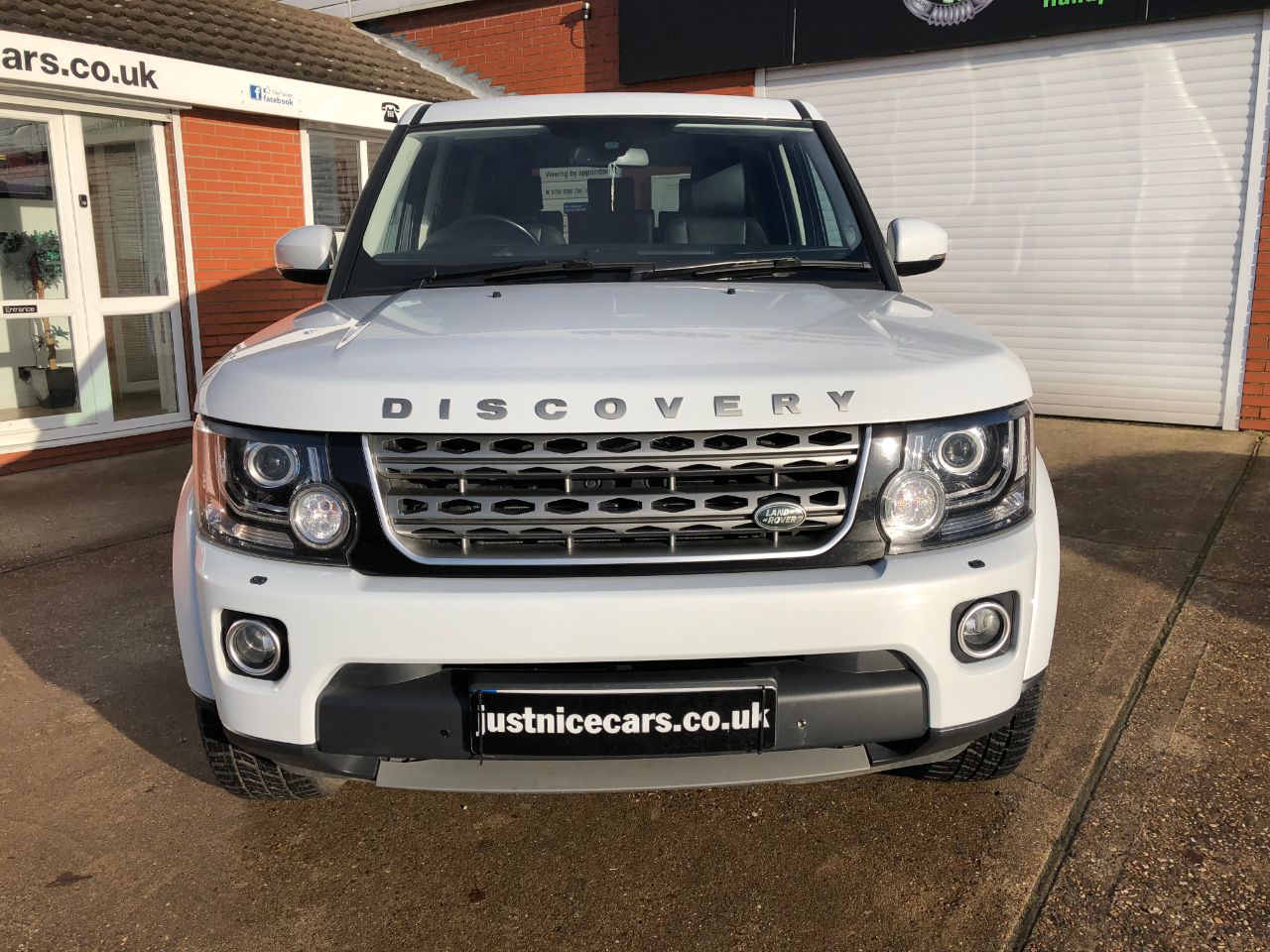 Land Rover Discovery 3.0 SE Commercial SDV6 Auto Panel Van Diesel Glacier White Metallic