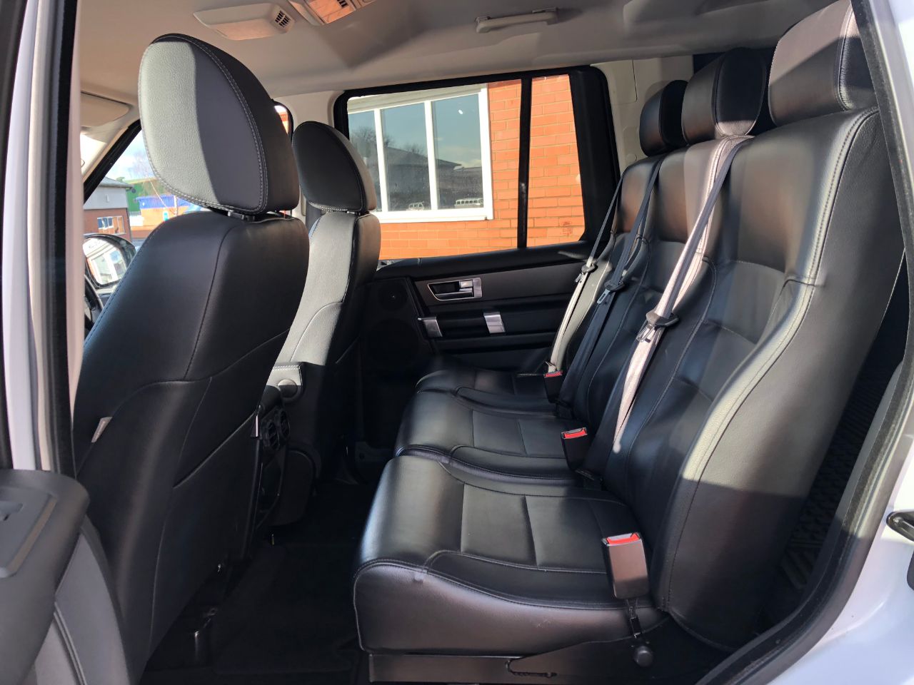 Land Rover Discovery 3.0 SE Commercial SDV6 Auto Panel Van Diesel Glacier White Metallic