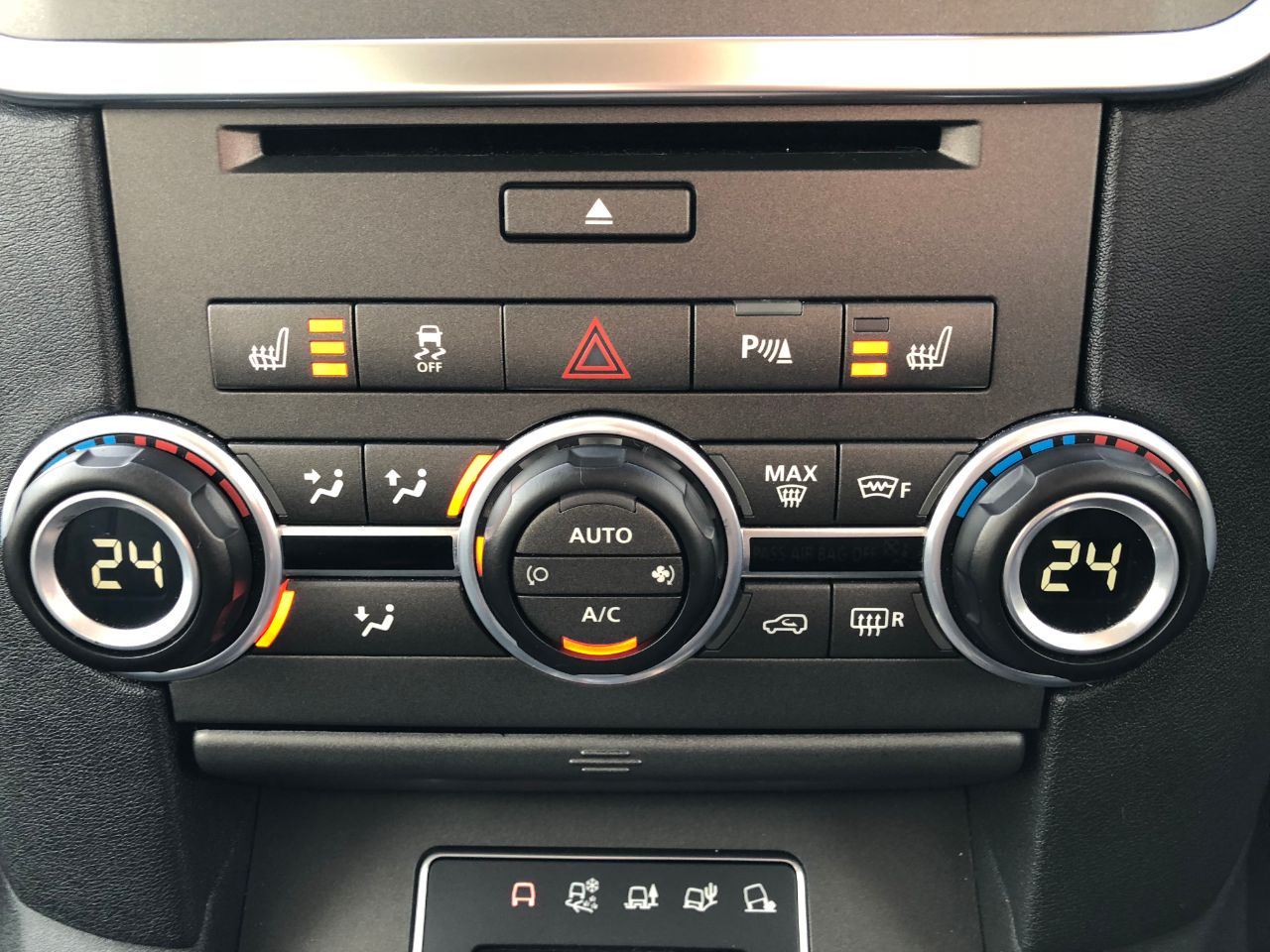 Land Rover Discovery 3.0 SE Commercial SDV6 Auto Panel Van Diesel Glacier White Metallic